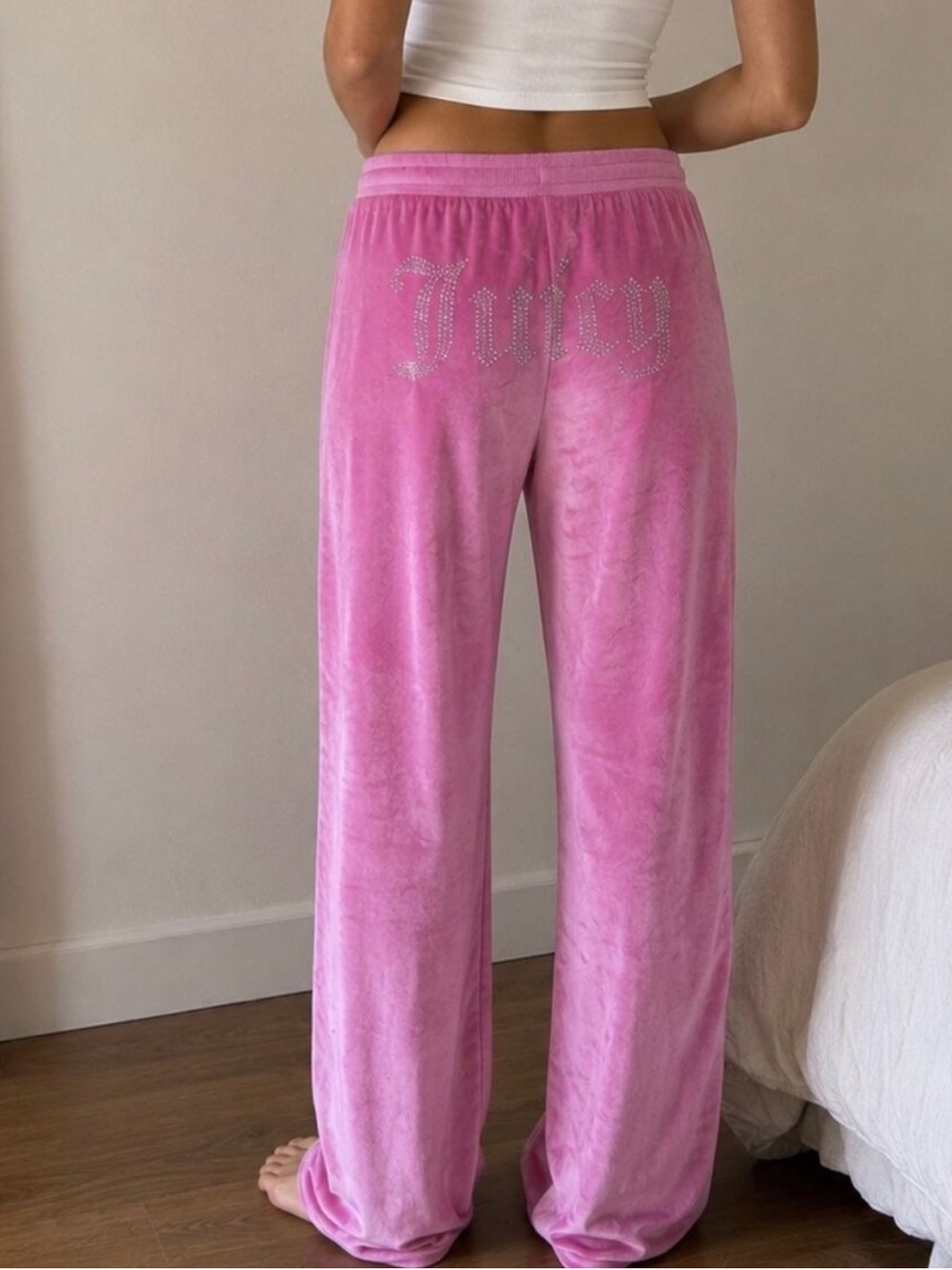 Juicy Couture Pink Velour Lounge Pants with Rhinestone Logo | X-Large